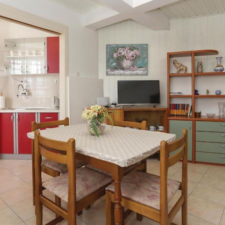 2 Bedroom Stunning Apartment In Kastel Kambelovac คาชเตลา ภายนอก รูปภาพ