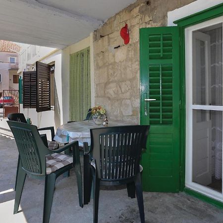 2 Bedroom Stunning Apartment In Kastel Kambelovac คาชเตลา ภายนอก รูปภาพ