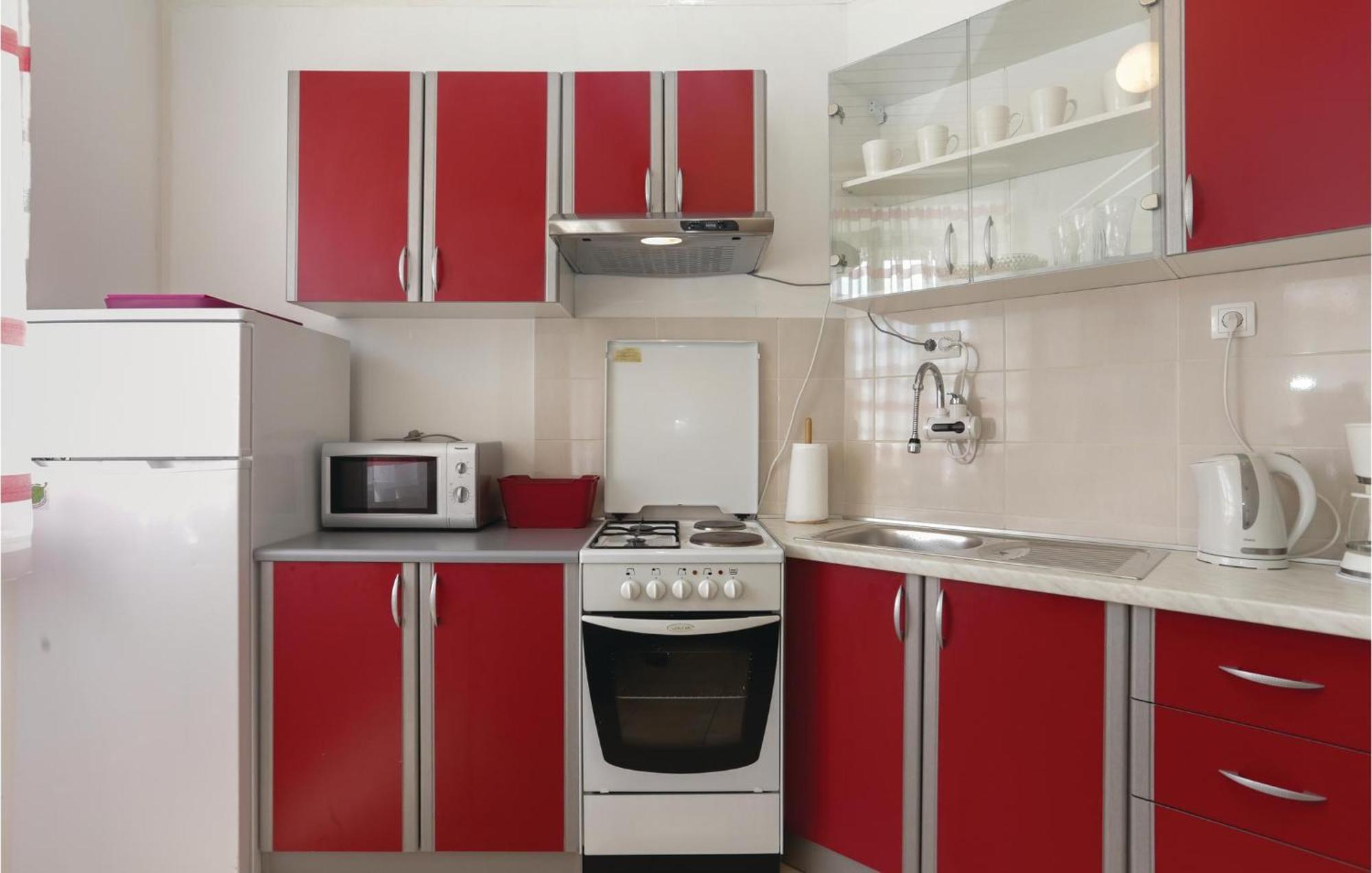 2 Bedroom Stunning Apartment In Kastel Kambelovac คาชเตลา ภายนอก รูปภาพ