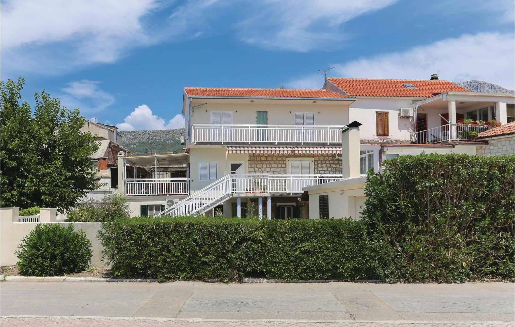 2 Bedroom Stunning Apartment In Kastel Kambelovac คาชเตลา ภายนอก รูปภาพ