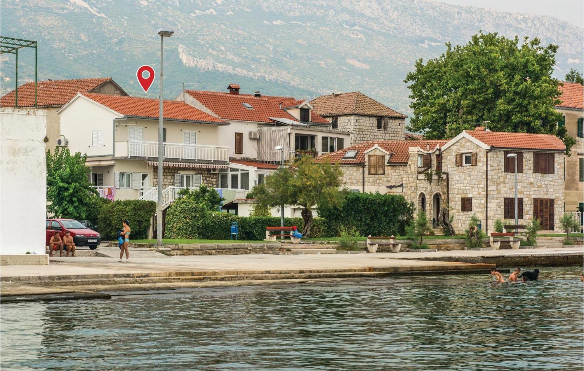2 Bedroom Stunning Apartment In Kastel Kambelovac คาชเตลา ภายนอก รูปภาพ